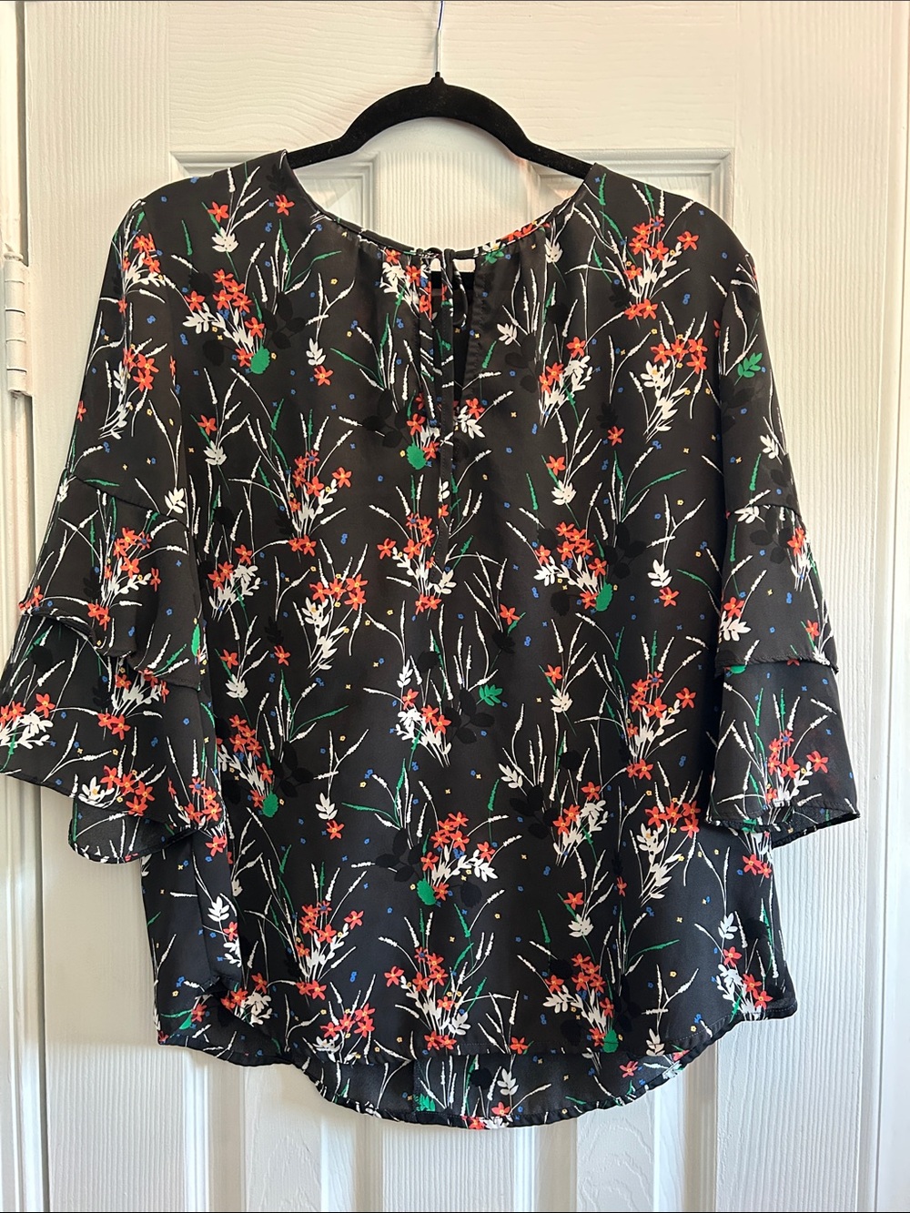 Gap Black Floral Ruffle-Sleeve Blouse with Tie Neck Large